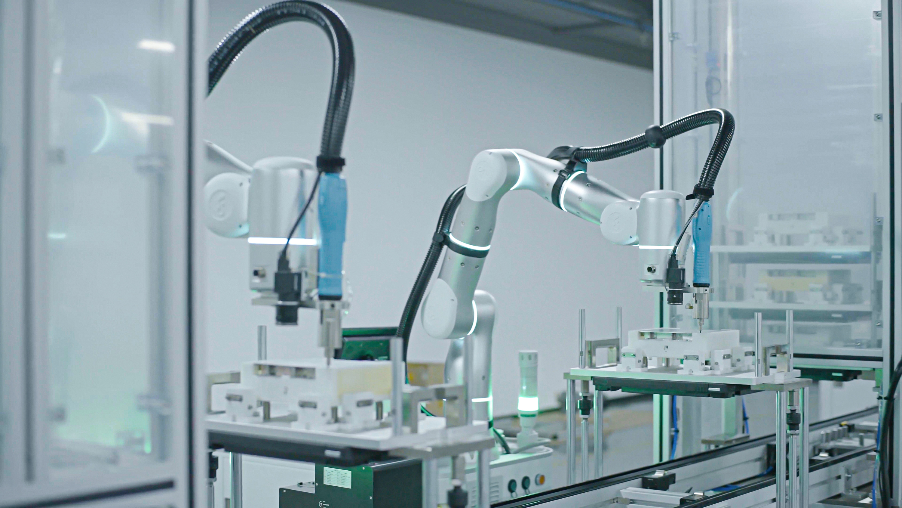 Flexiv Robotics Helps Solve the Labor Shortage: The Adaptive Production Line Whitepaper Unveiled
