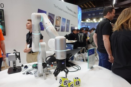 Flexiv Robotics Celebrates Successful Collaboration with BlackBerry QNX at Automate 2024